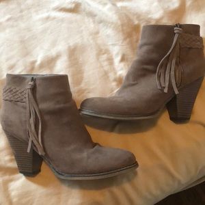 Tan/light brown ankle boots